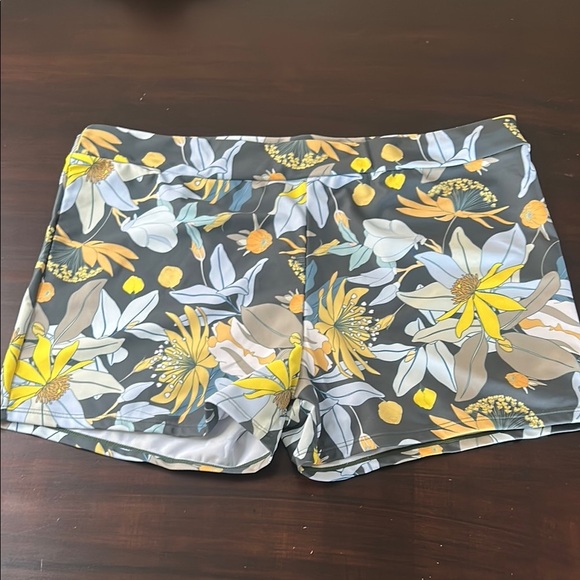 Summer Mae V-Neck Tankini Smocked
Top with Boy Shorts Tummy Control Swimsuit XL - Picture 2 of 11